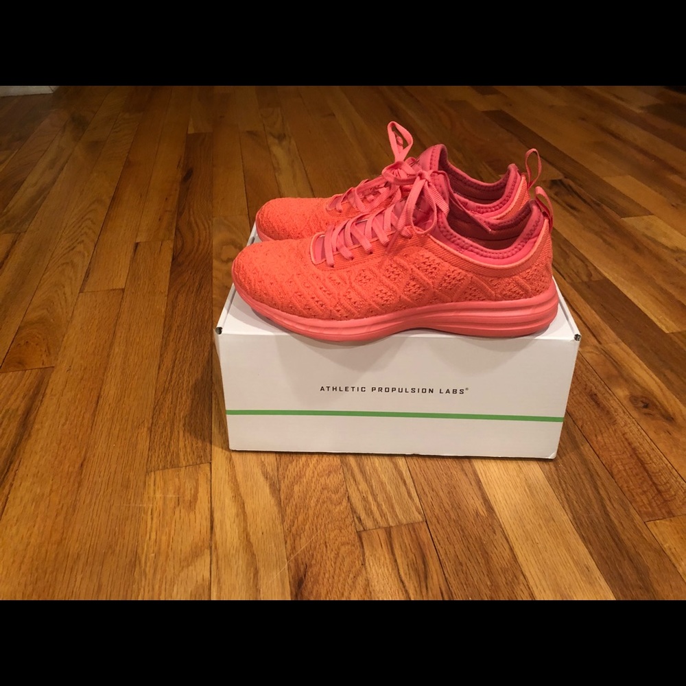 New w/out tags lululemon APL sneakers